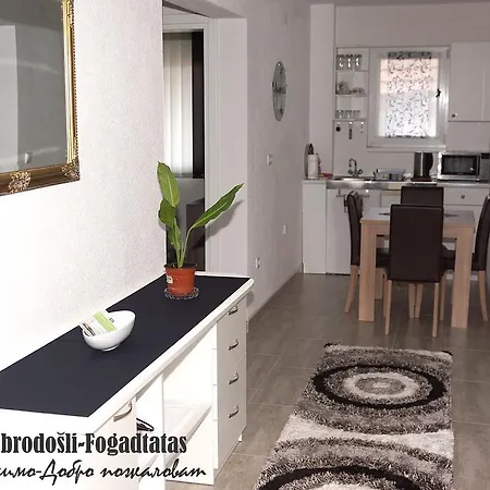 Apartment Apartman Dona *
