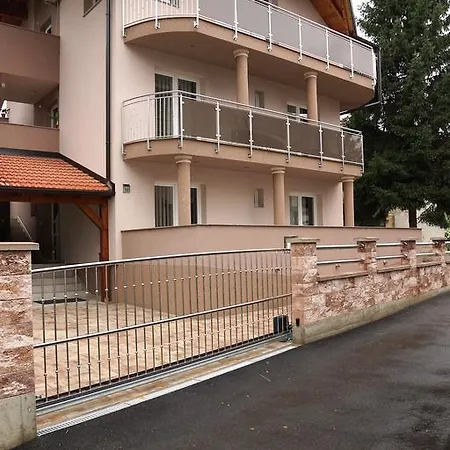Apartman Dona Apartment